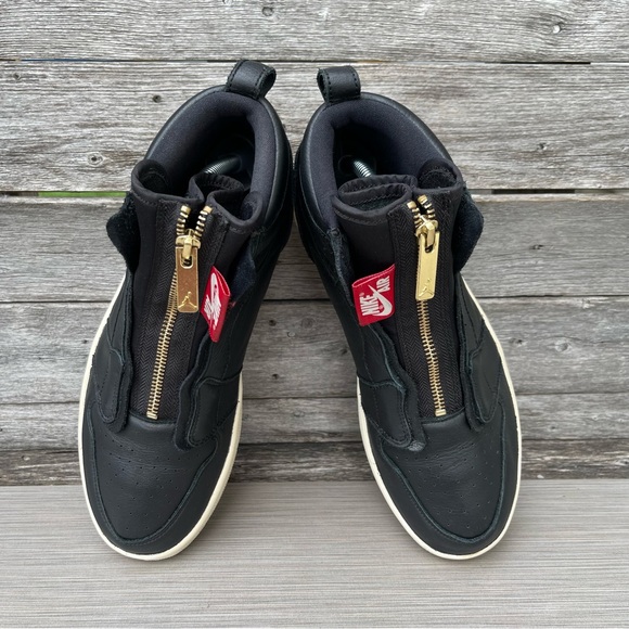 nike shoes with zipper on top